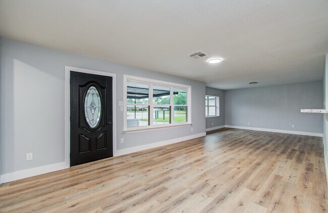 Building Photo - 4914 W 43rd St