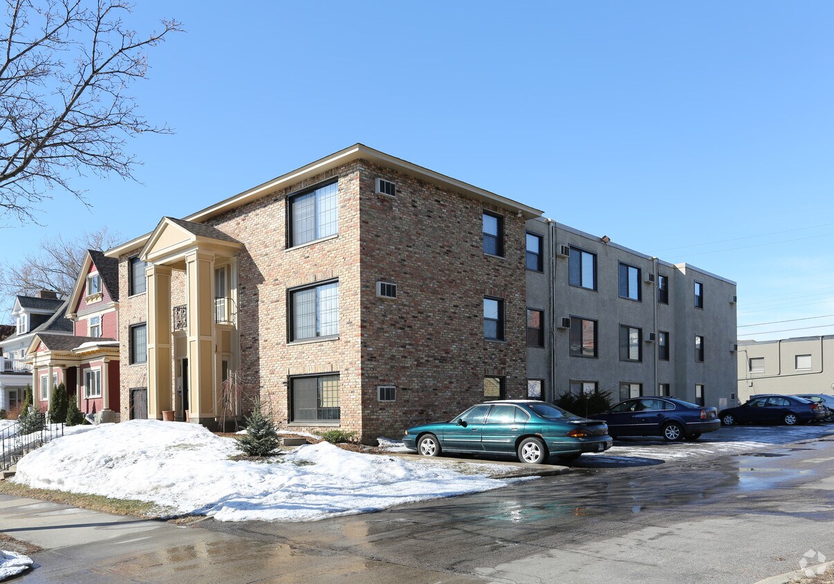 Foto del edificio - 2100 Bryant Ave S