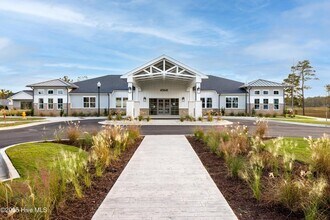 Building Photo - 4568 Tides Wy