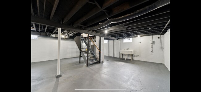 Building Photo - 459 Holly St