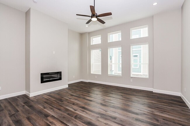 Building Photo - 2118 Oatfield Dr