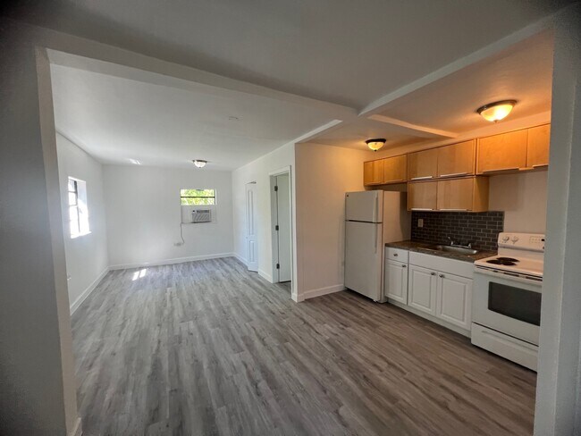 Foto del edificio - 237 NE 58th St