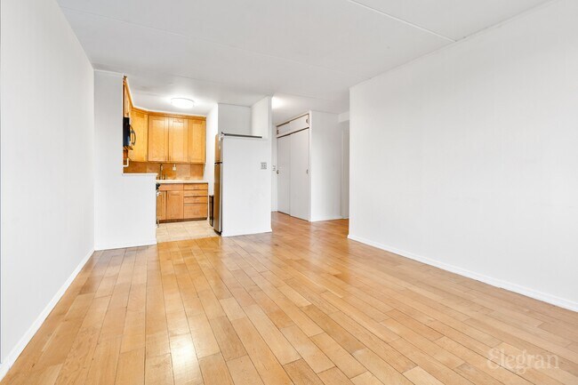 Building Photo - 300 W 110th St