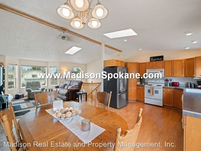 Building Photo - 4 br, 3 bath House - 3005 E. 33rd Ave.