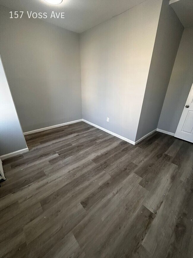 Foto del edificio - 157 Voss Ave