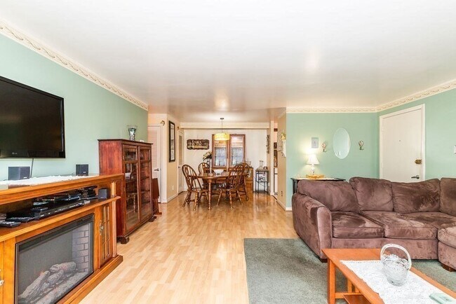 Foto del edificio - 102 Oak Ln