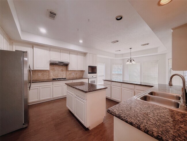 Foto del edificio - 3110 Waters View Dr