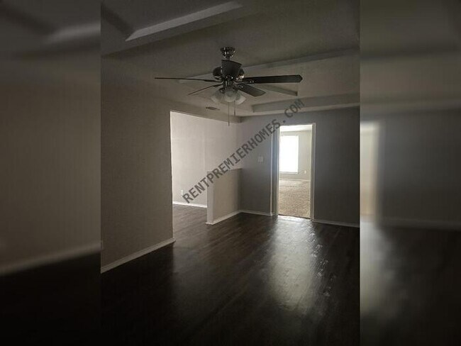 Building Photo - 3441 Silverhill Dr