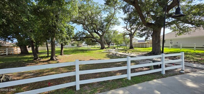 Foto del edificio - 113 Osprey Lake Rd