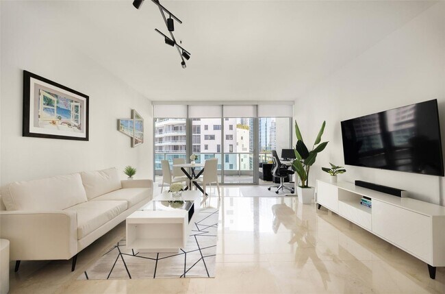 Building Photo - 1331 Brickell Bay Dr