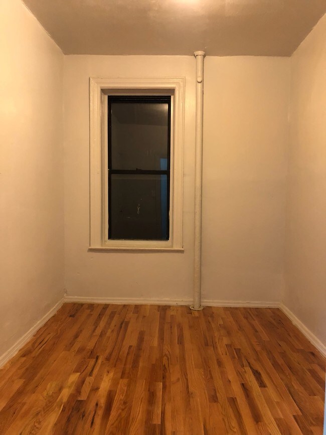 Foto del edificio - 2119 Beverley Rd