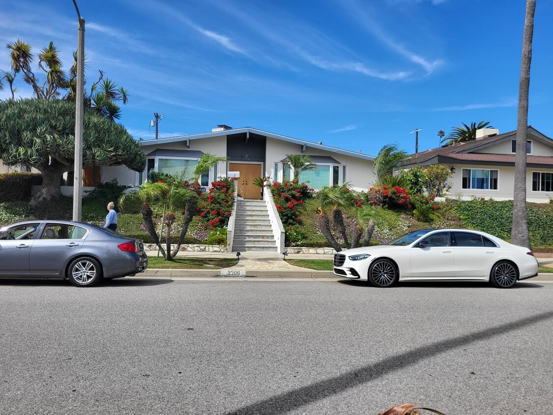 Primary Photo - 2206 W Paseo del Mar
