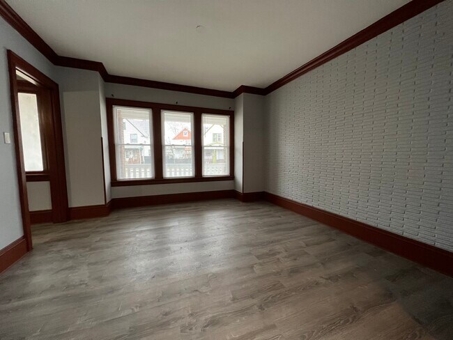 Building Photo - 2121 S Muskego Ave