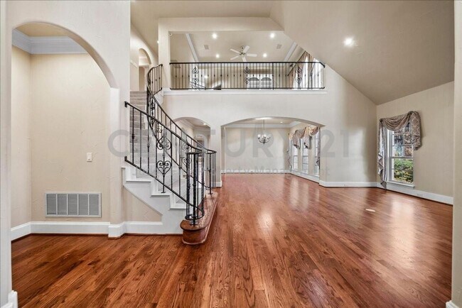 Building Photo - Beautiful 4/3.5/2 Home in Oak Point!