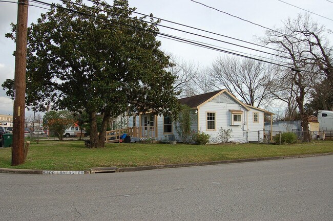 Building Photo - 7304 Kinney St