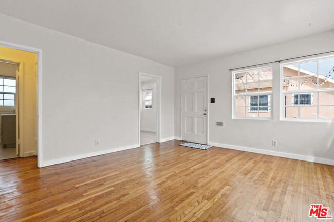 Building Photo - 1340 W 36th St