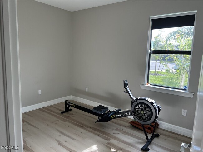 Foto del edificio - 12048 Westmoreland Way