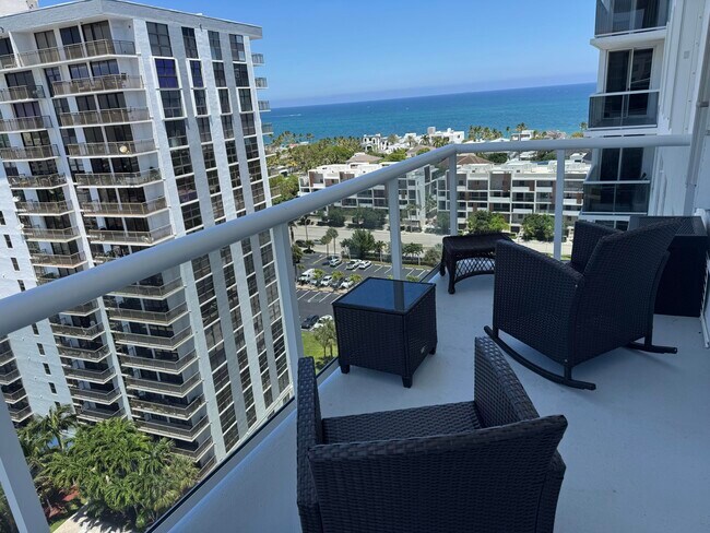 Foto del edificio - 3015 N Ocean Blvd