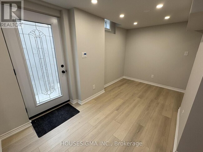 Photo du bâtiment - 526 Cobblehill Dr