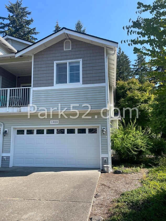 Primary Photo - 3 Bedroom Townhouse On Greenbelt