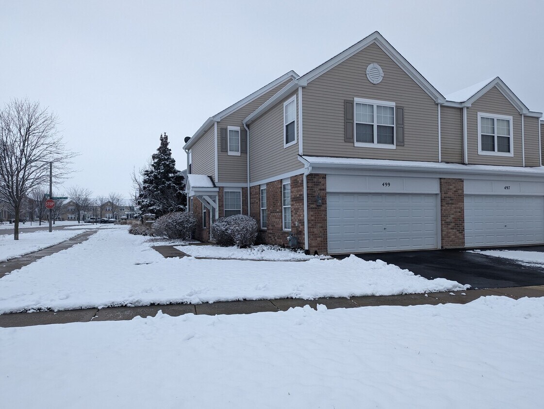 499 Brookside Dr, Oswego, IL 60543 Townhome Rentals in Oswego IL