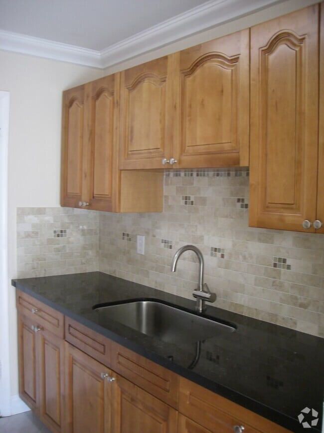 Building Photo - 685 Miller Dr