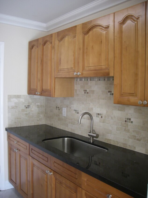 Primary Photo - 685 Miller Dr