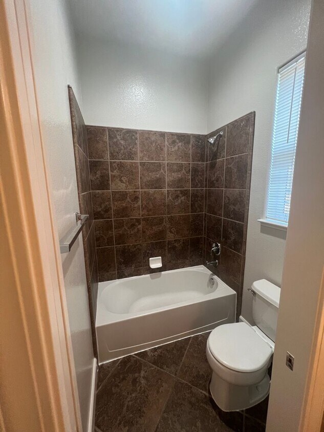 Building Photo - Elegant Single-Story 3-Bedroom Home in a Prime Central Location