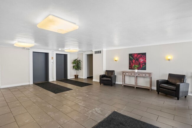 Interior Photo - Executive House