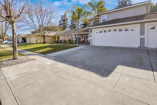 Building Photo - 2052 Gold River Dr