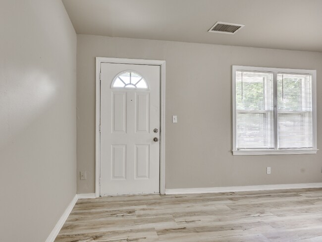 Foto del edificio - 6617 NW 31st St