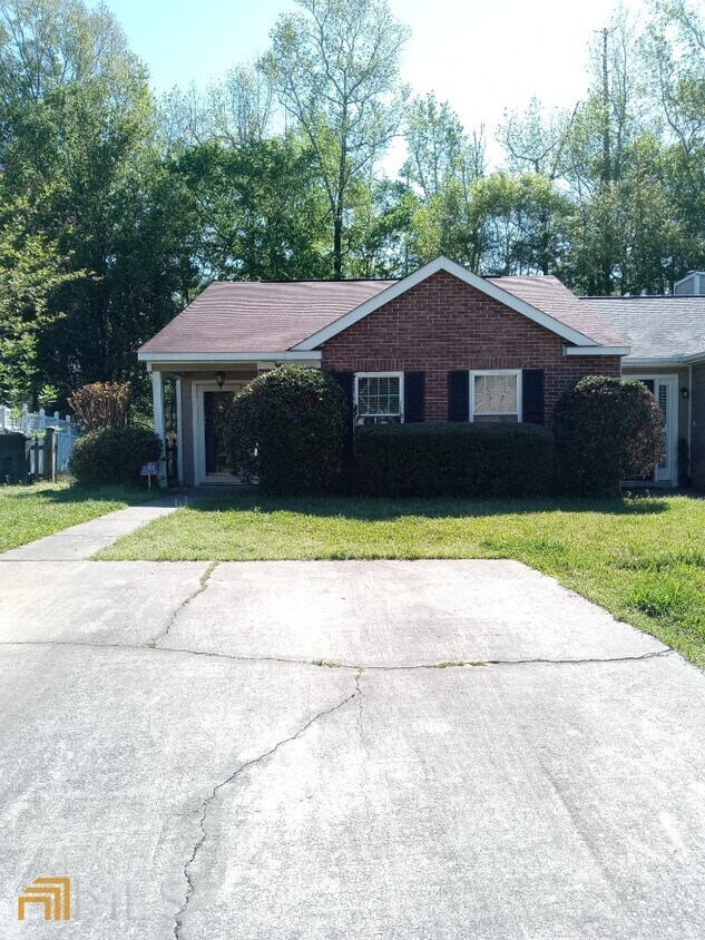 Primary Photo - 209 Johns Ct