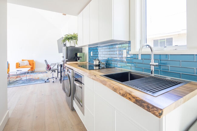 Photo - 730 Maxwell Ave House