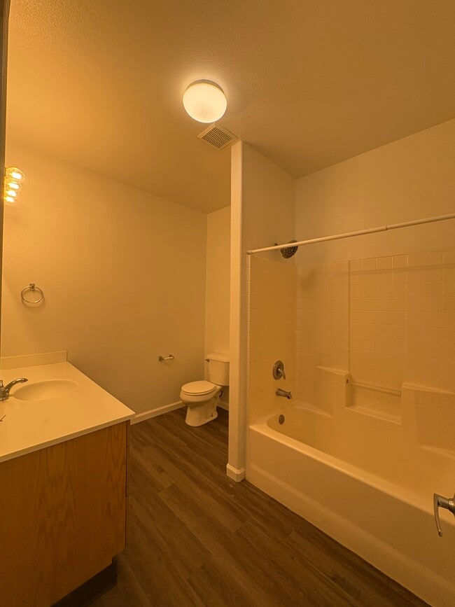 Foto del edificio - Los Arcos Townhomes