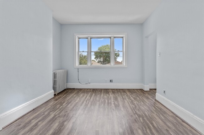 Building Photo - 122 Mallory Ave
