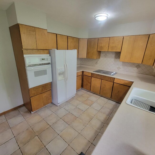 Building Photo - 925 Madison St