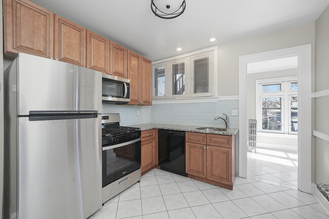 Building Photo - 306 S Kenilworth Ave