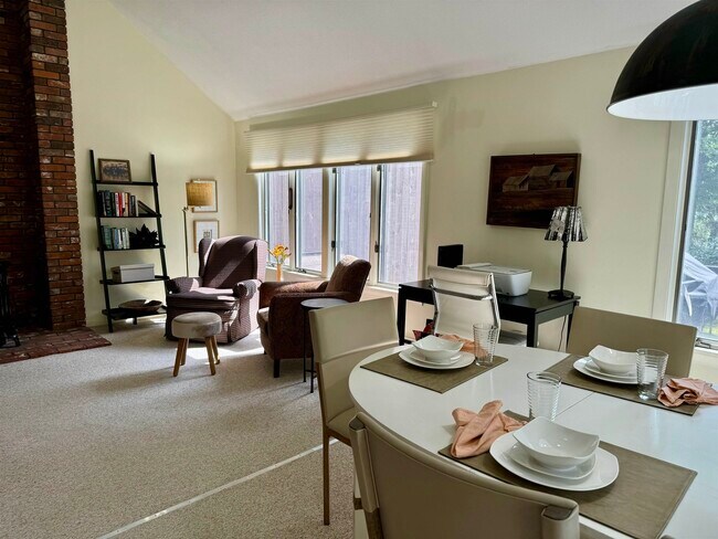 Foto del edificio - 27 Bay Tree Ln