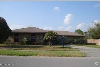 Building Photo - 3137 Village Park Dr