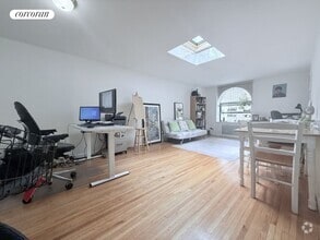 Building Photo - 117 W 58th St