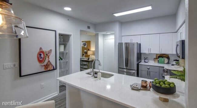 Building Photo - 1 br, 1 bath Apartment - 501 NE 4th Ave