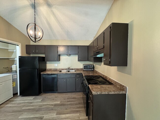 Building Photo - 3700 Squaw Valley Dr SW