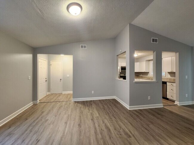 Foto del edificio - 2431 Corner Shoals Dr