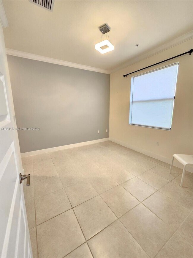 Foto del edificio - 7905 NW 104th Ave