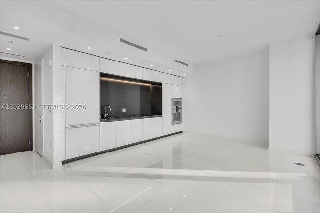Building Photo - 300 Biscayne Blvd