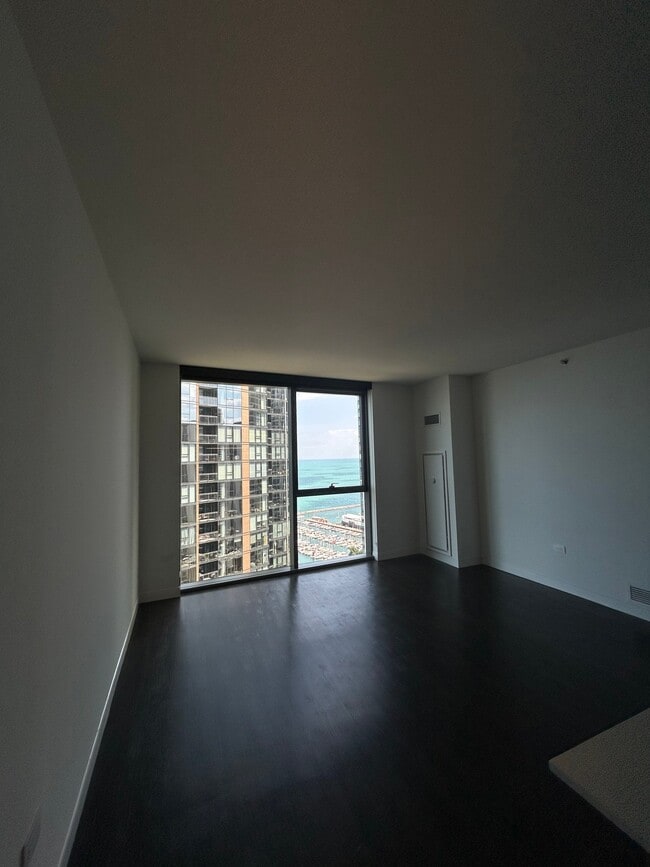 Photo - 458 E Waterside Dr (Chicago, IL) Apartment