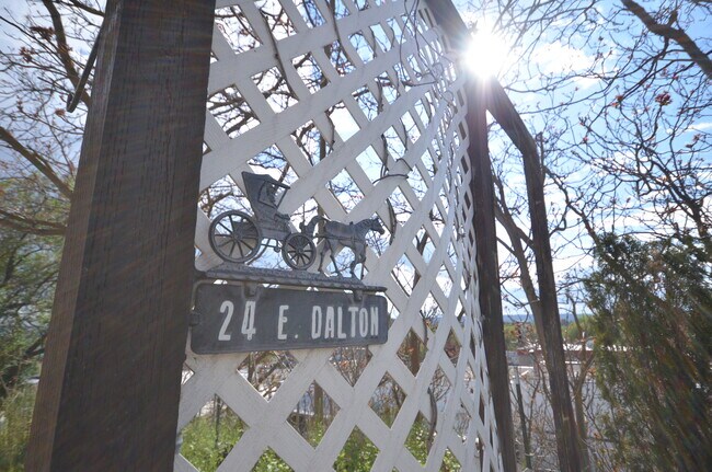 Foto del edificio - 24 E Dalton Ave