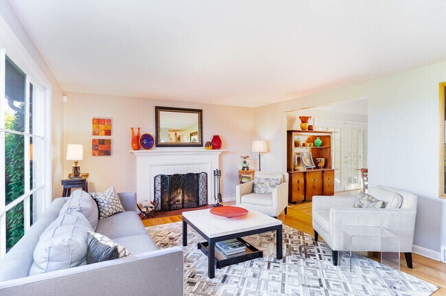 Foto del edificio - 5051 Harold Pl NE