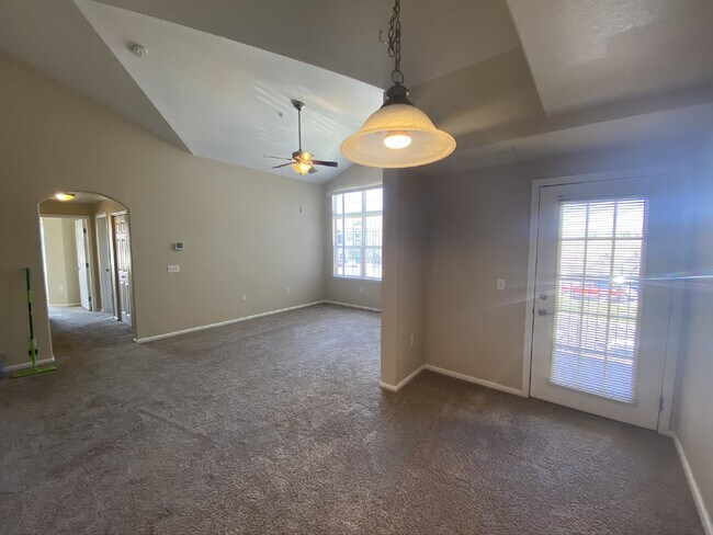 Foto del edificio - $500 OFF YOUR FIRST MONTHS RENT! Don't Miss This 3BR/ 2BA Condo with 1 car garage @ Creek Side In...