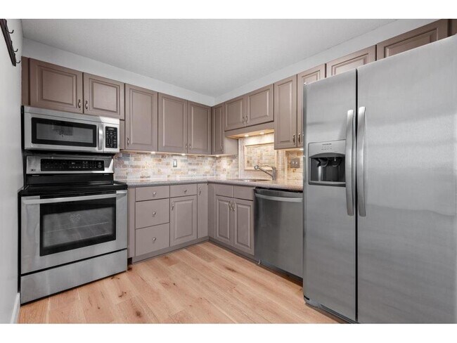 Building Photo - 78 10th St E